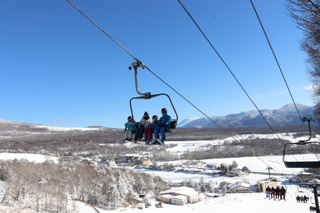リゾートバイトのスキー場リフト係のお仕事ってどんなことをするの？具体的な仕事内容をご紹介！